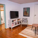 Modern 2br Apartment, Walk To & Harbour
