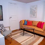 Apartament Modern 2br Apartment, Walk To & Harbour