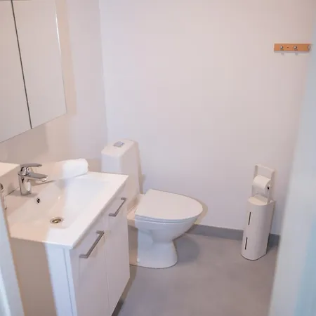 Modern 2br Apartment, Walk To & Harbour
