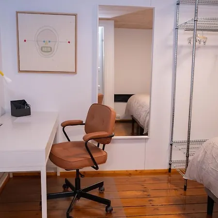 Modern 2br Apartment, Walk To & Harbour *