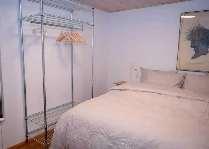 Modern 2br Apartment, Walk To & Harbour 아파트 스타방에르