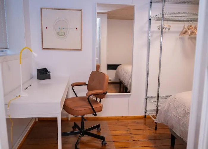 Modern 2br Apartment, Walk To & Harbour *