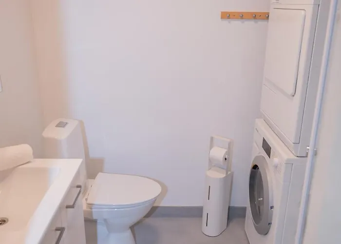 Modern 2br Apartment, Walk To & Harbour * 스타방에르