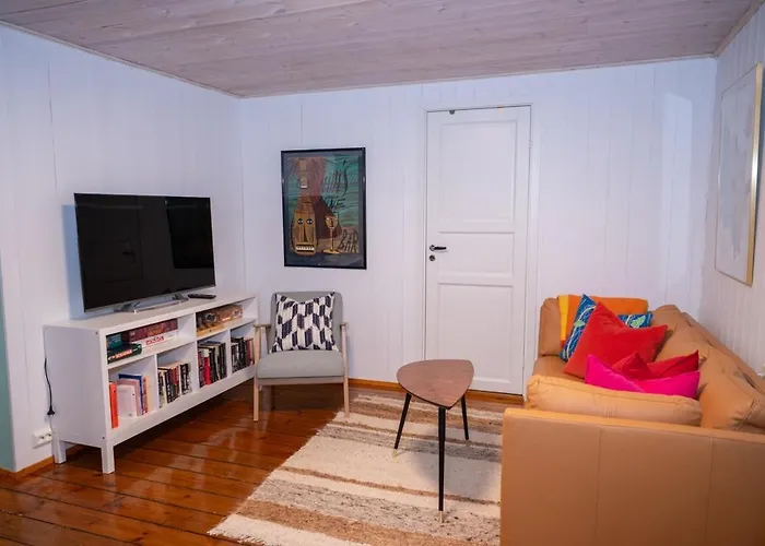 Modern 2br Apartment, Walk To & Harbour *