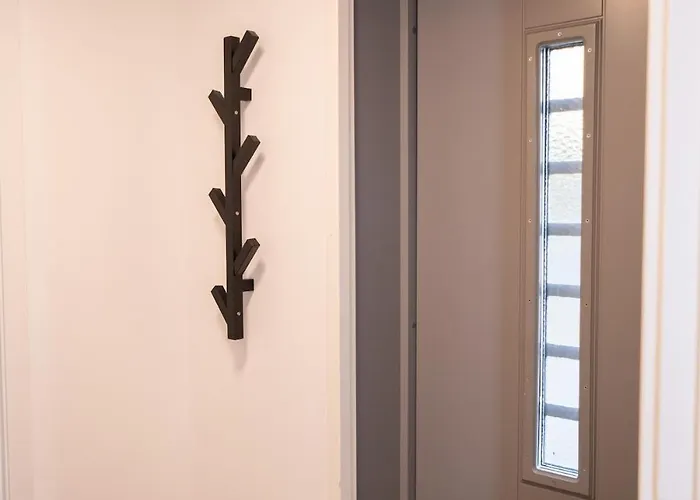 Modern 2br Apartment, Walk To & Harbour *